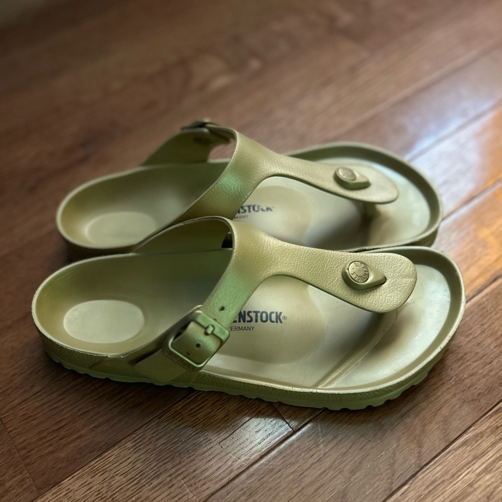 Birkenstock Gizeh Essentials EVA-Glamour Gold color size: 7-7.5 gently used.